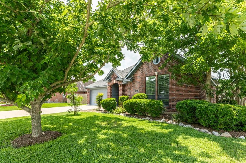 103 Corkwood St, Richwood, TX 77566-5756