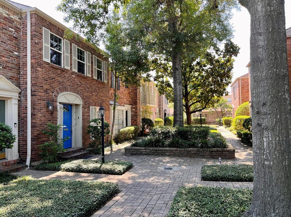 6407 Burgoyne Rd, Houston, TX 77057-4005