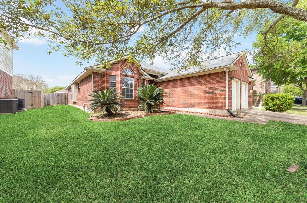 11814 Camby Park Dr, Houston, TX 77047