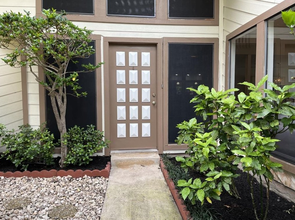 1618 Creekside Dr, Sugar Land, TX 77478-4204