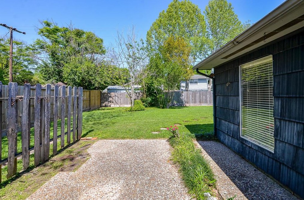 7150 Carvel Ln, Houston TX  77072-3034 exterior