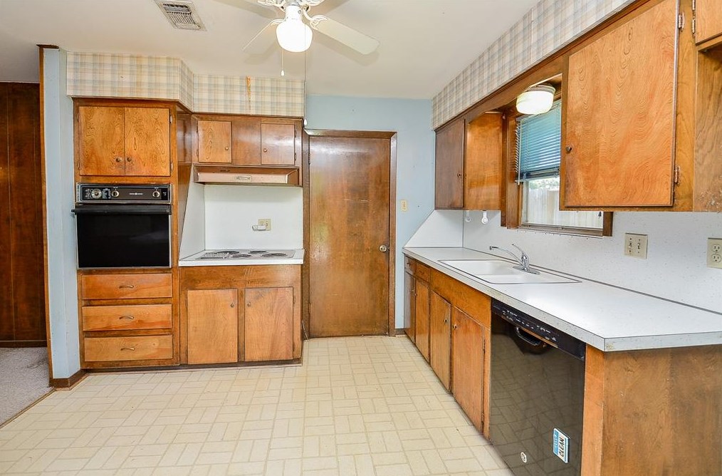 7150 Carvel Ln, Houston TX  77072-3034 exterior