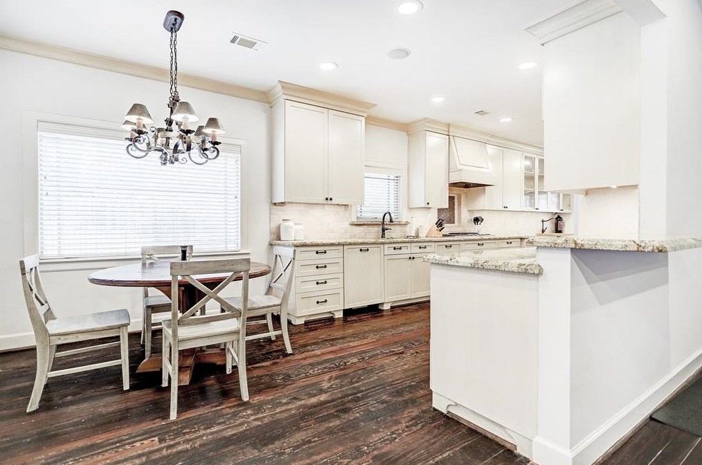 807 Greenpark Dr, Houston TX  77072-1050 exterior