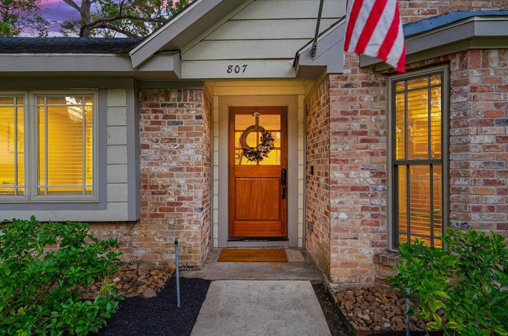 807 Greenpark Dr, Houston TX  77079-4502 exterior