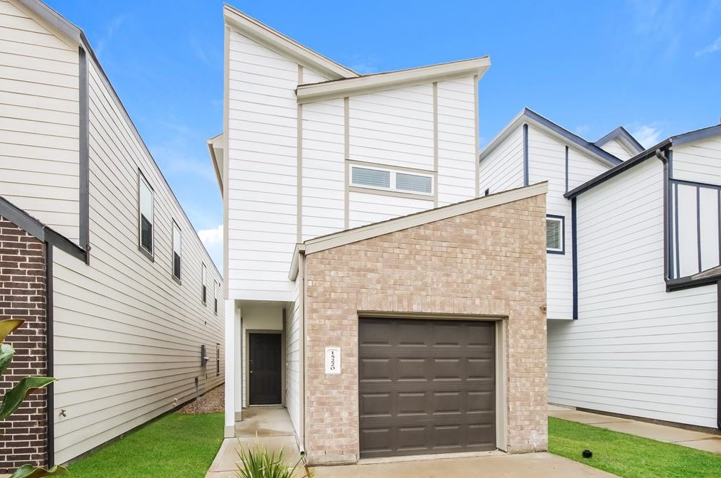 15220 Estrella Ct, Houston, TX 77073-5560