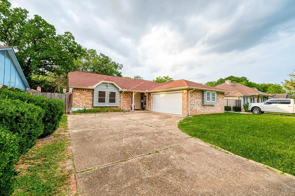 9318 Benning Dr, Houston, TX 77031
