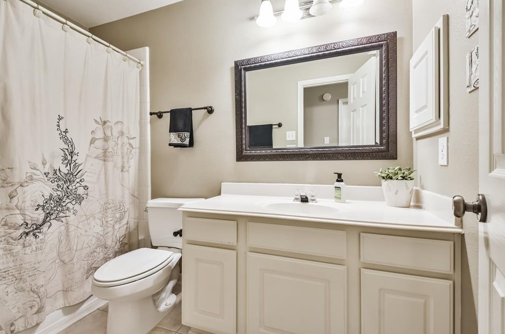 12731 Cyn Echo Dr, Houston TX  77065-5259 exterior