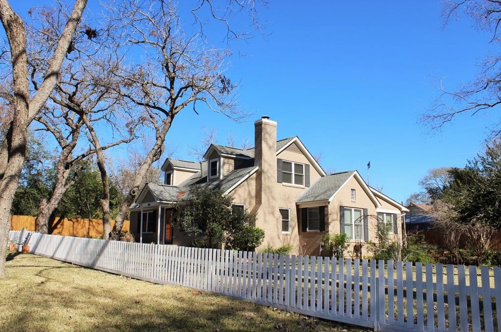 705 S Baylor St, Brenham, TX 77833