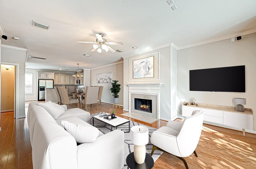 1034 La Rue St, Houston, TX 77019-4121