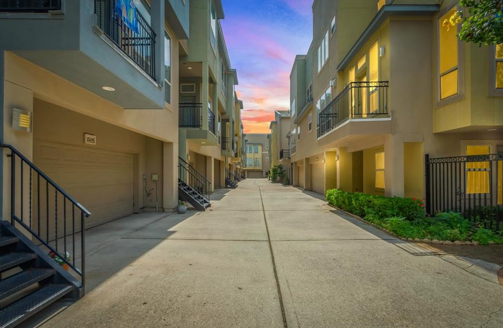 5514 Crooms St, Houston, TX 77007-8110