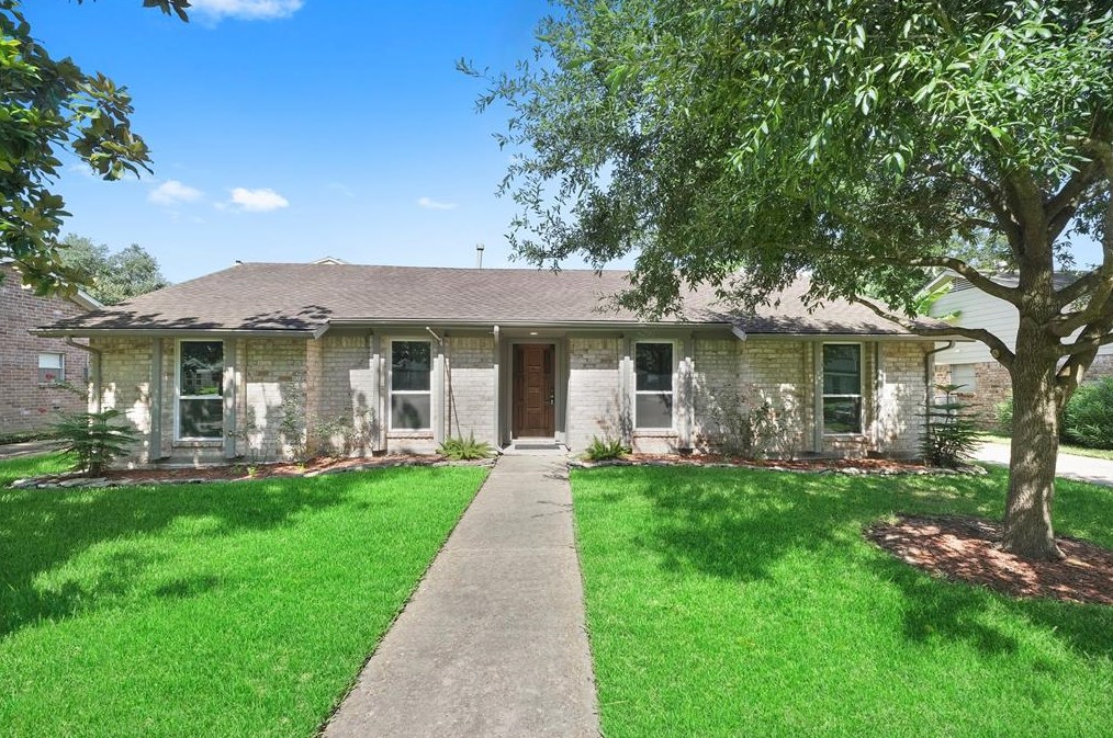 1726 Ashford Hollow Ln, Houston, TX 77077
