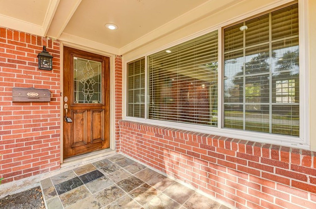 8502 Robindell Dr, Houston, TX 77074