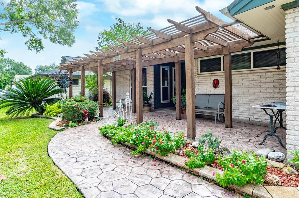 2019 Bonanza Rd, Houston, TX 77062-6102