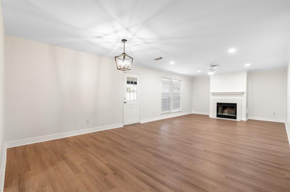 4527 Fox Run St, Pearland, TX 77584