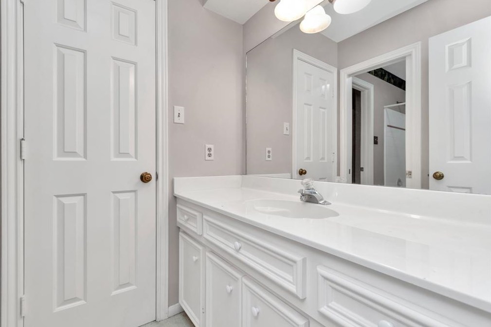 38 Grey Finch Ct, Spring, TX 77381-3875