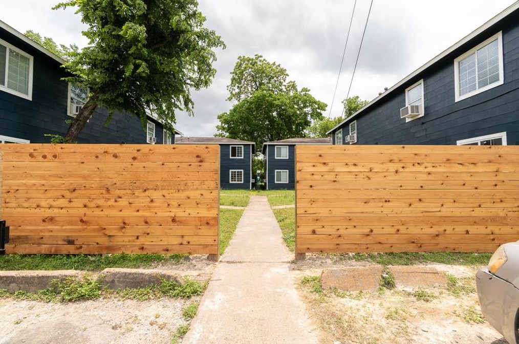 2501 W Delano St #1, Houston, TX 77004