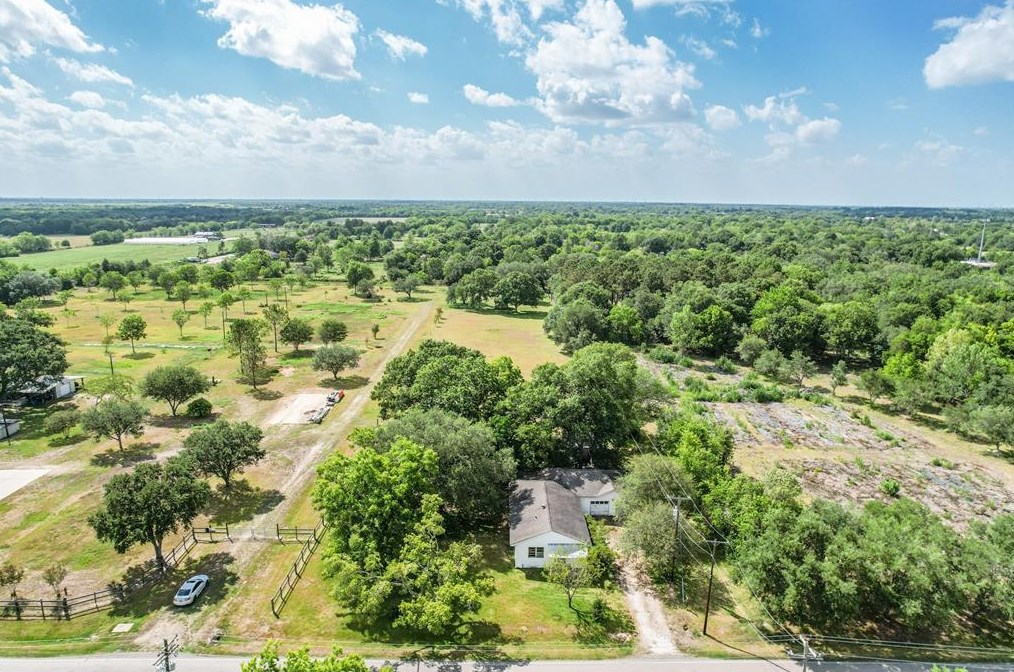 852 Davis Bend Rd, Alvin, TX 77511