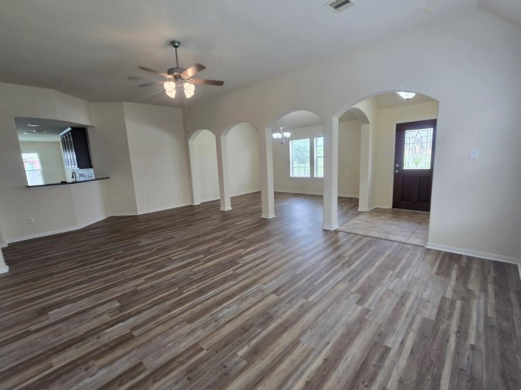 3913 Glen Oak Dr, Pearland, TX 77581