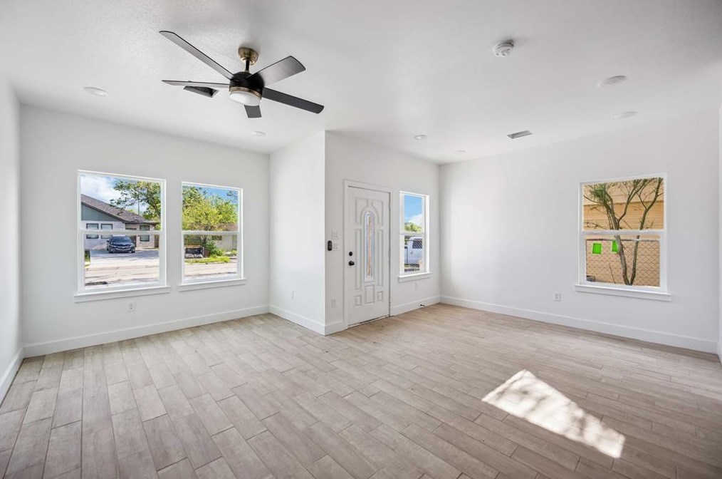5122 Southwind St, Houston, TX 77033-3419