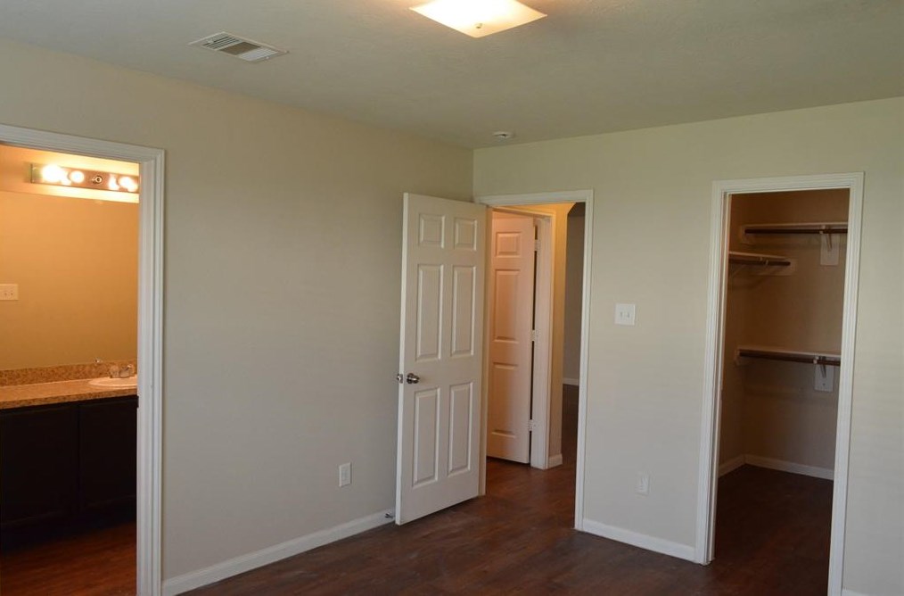 834 Sun Pr Dr, Houston TX  77090-5348 exterior