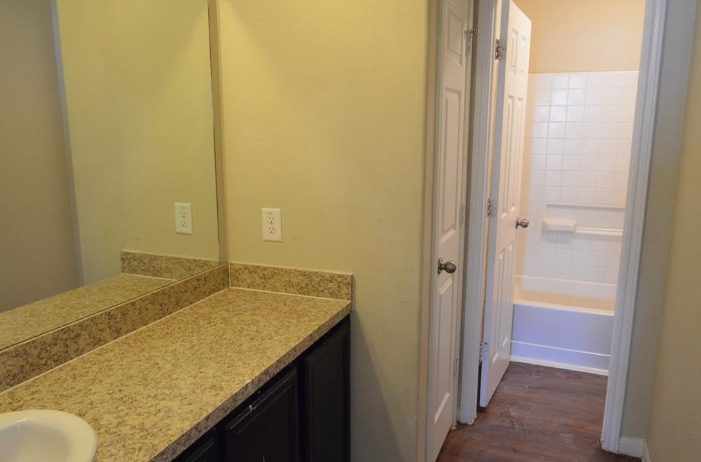 834 Sun Pr Dr, Houston TX  77090-5348 exterior