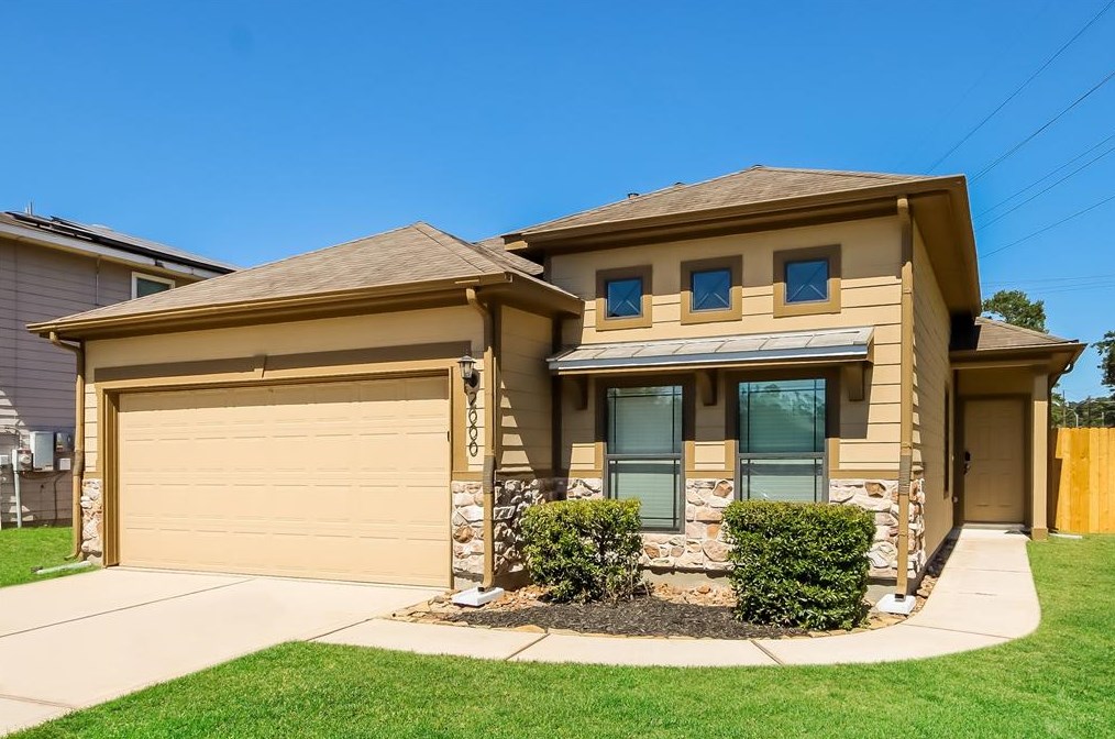 2000 Lost Pine Ct, Conroe, TX 77304