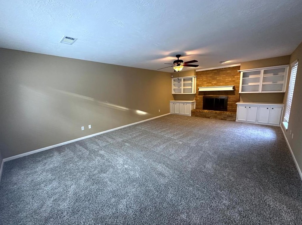 607 N Rivershire Dr, Conroe, TX 77304