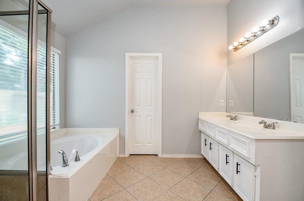 19838 Middlegate Ln, Richmond TX 77407-4065 exterior