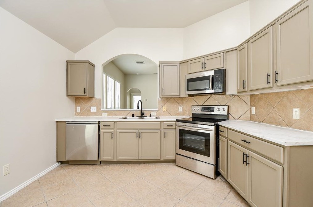 19838 Middlegate Ln, Richmond TX 77407-4065 exterior