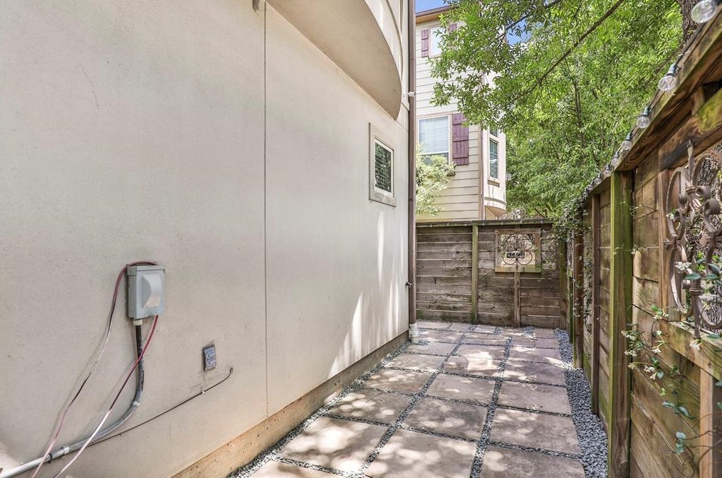 5014 Schuler St, Houston TX  77007-3352 exterior