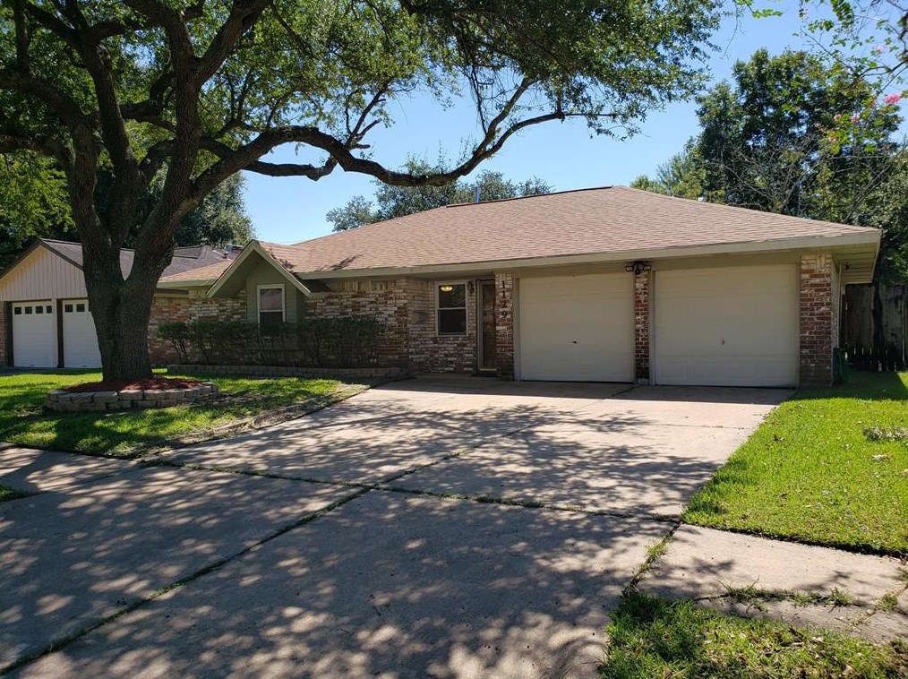 1129 E Rutgers Ln, Deer Park, TX 77536