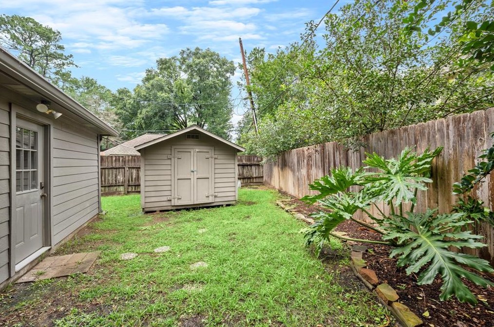 14702 Cedar Pt Dr, Houston TX  77070-2351 exterior