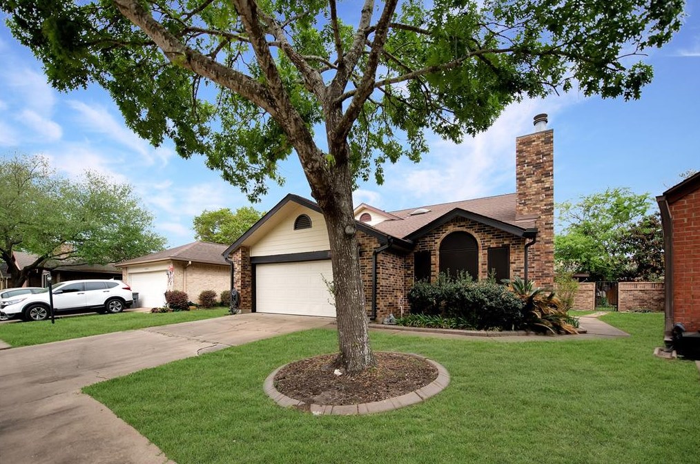 1615 Westbranch Dr, Houston, TX 77077-3830