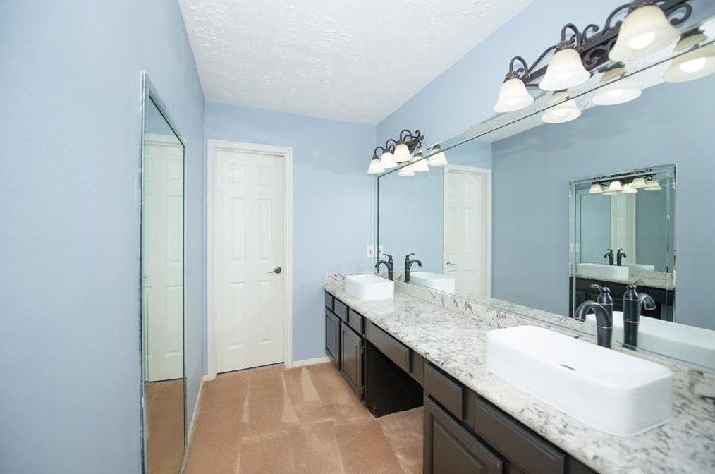 1615 Westbranch Dr, Houston TX  77072-1035 exterior