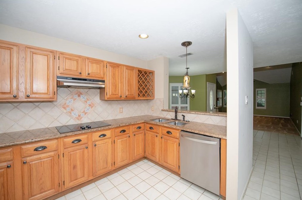 1615 Westbranch Dr, Houston TX  77072-1035 exterior