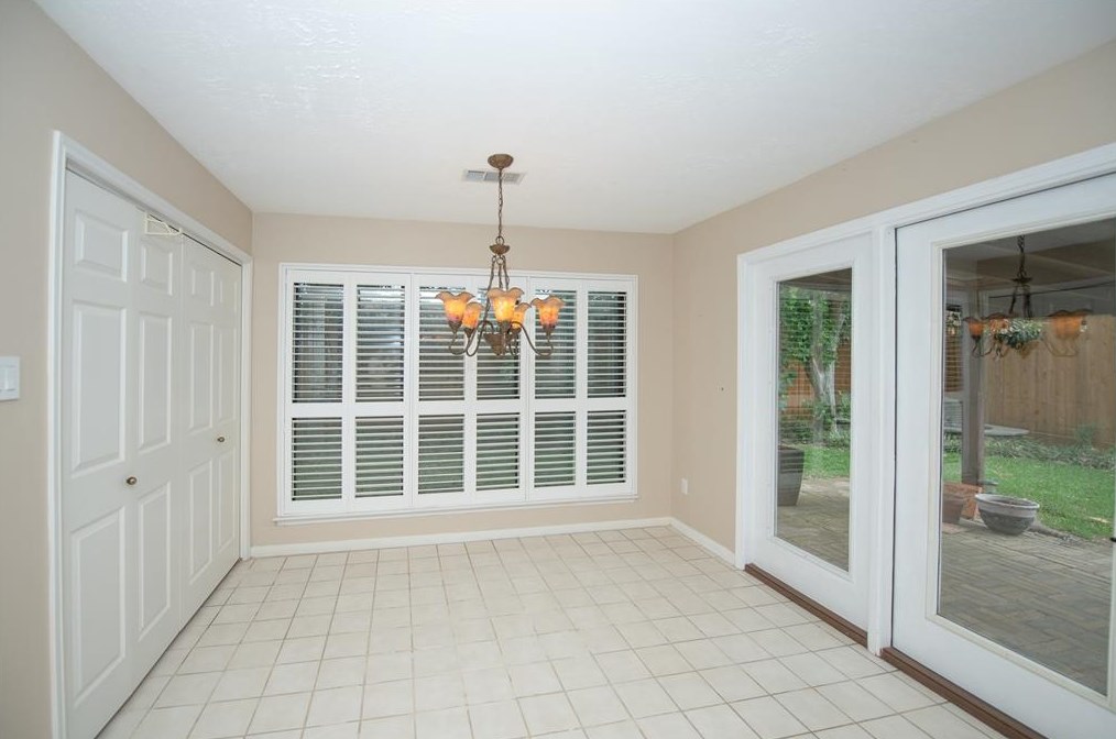 1615 Westbranch Dr, Houston TX  77072-1035 exterior