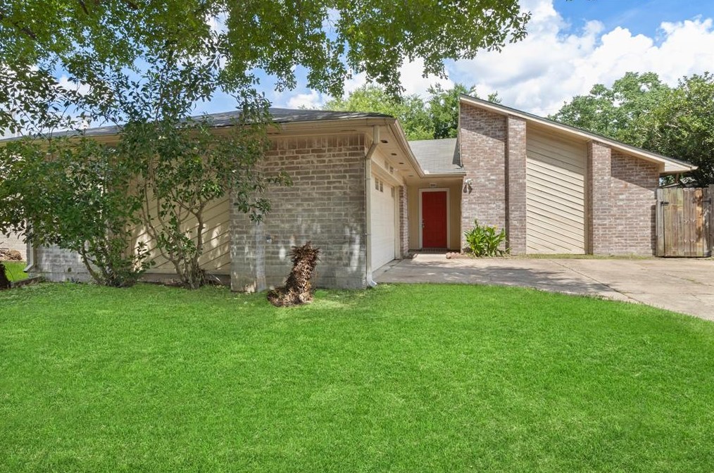 6607 Navidad Rd, Houston, TX 77083