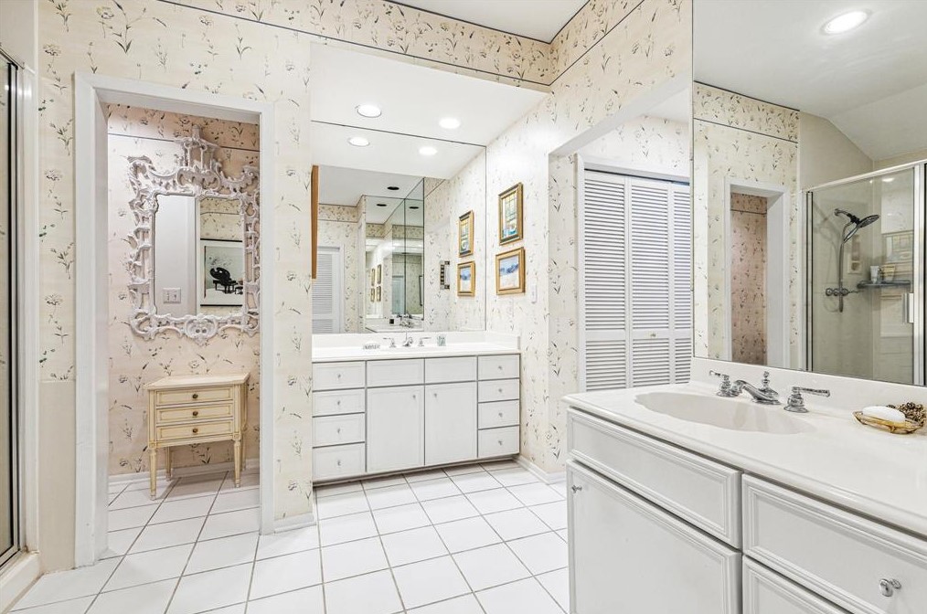 10038 Wickersham Ln, Houston TX  77027-4014 exterior