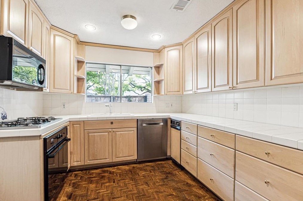 10038 Wickersham Ln, Houston TX  77027-4014 exterior