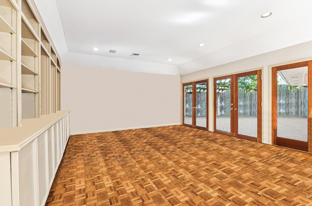 10038 Wickersham Ln, Houston TX  77027-4014 exterior
