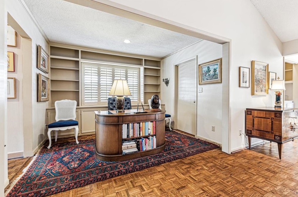 10038 Wickersham Ln, Houston TX  77027-4014 exterior