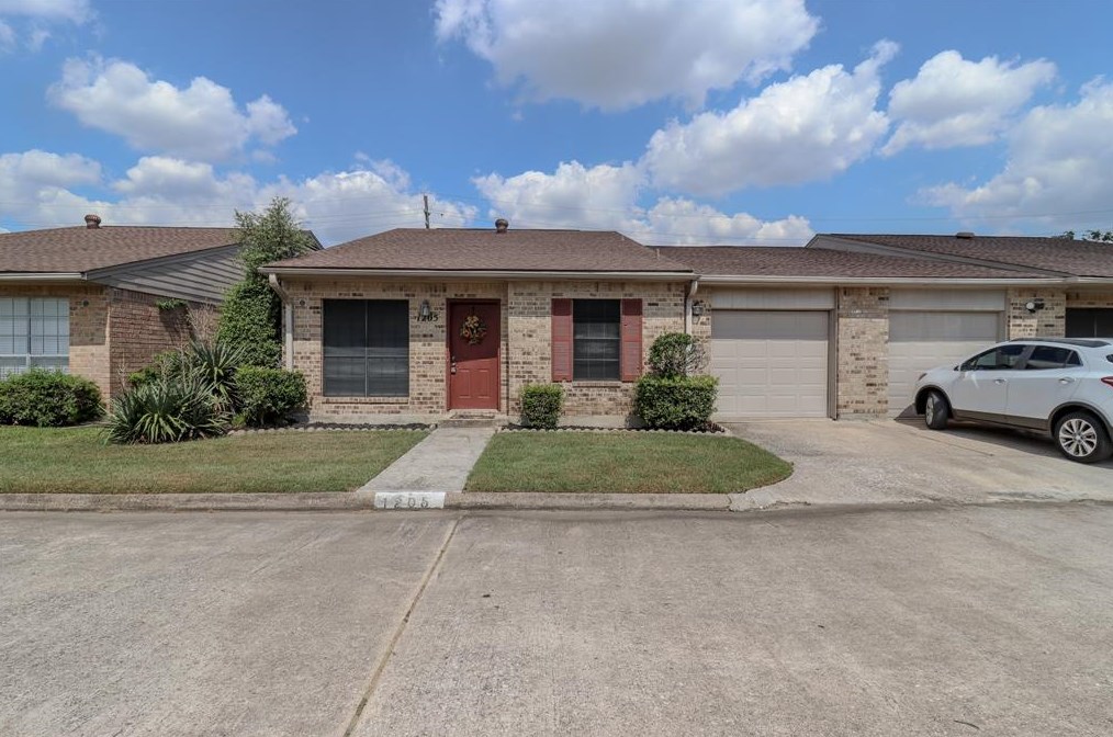 1205 Park Meadow Dr, Beaumont, TX 77706
