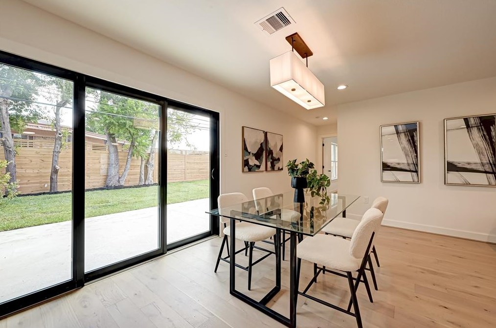 2311 Stoney Brook Dr, Houston TX  77063-6164 exterior