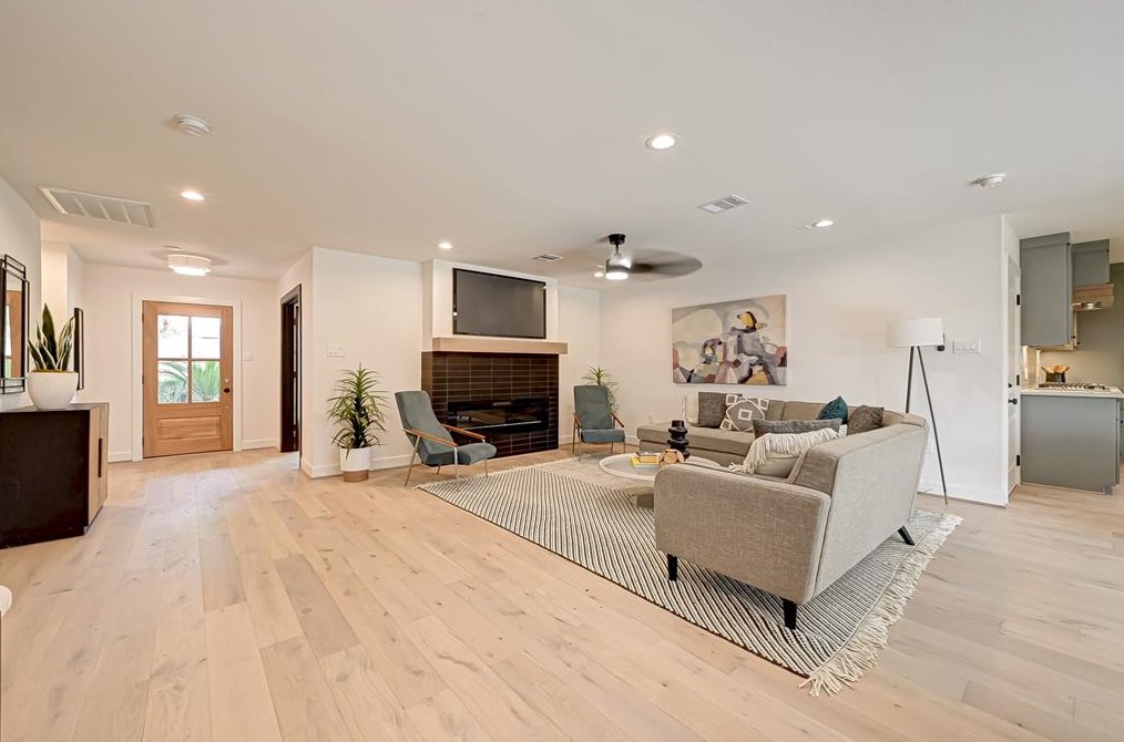 2311 Stoney Brook Dr, Houston TX  77063-6164 exterior