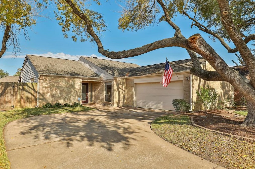 11822 Poplar Creek Dr, Houston, TX 77077