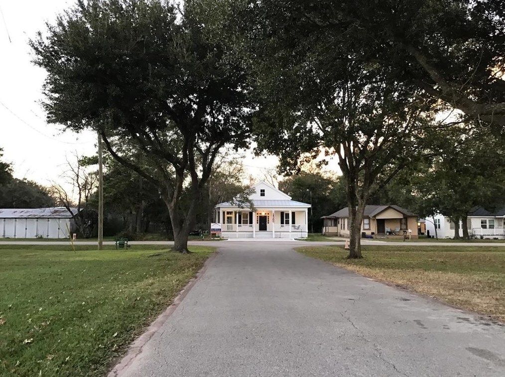 522 James St, Tomball, TX 77375