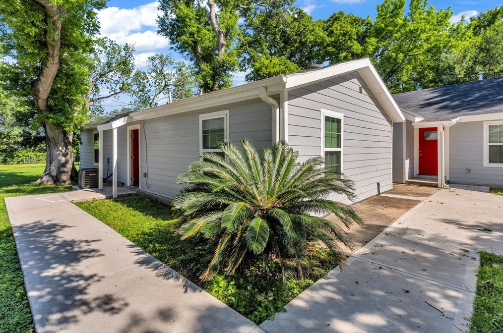 6745 Alpine Dr, Houston, TX 77061-2601