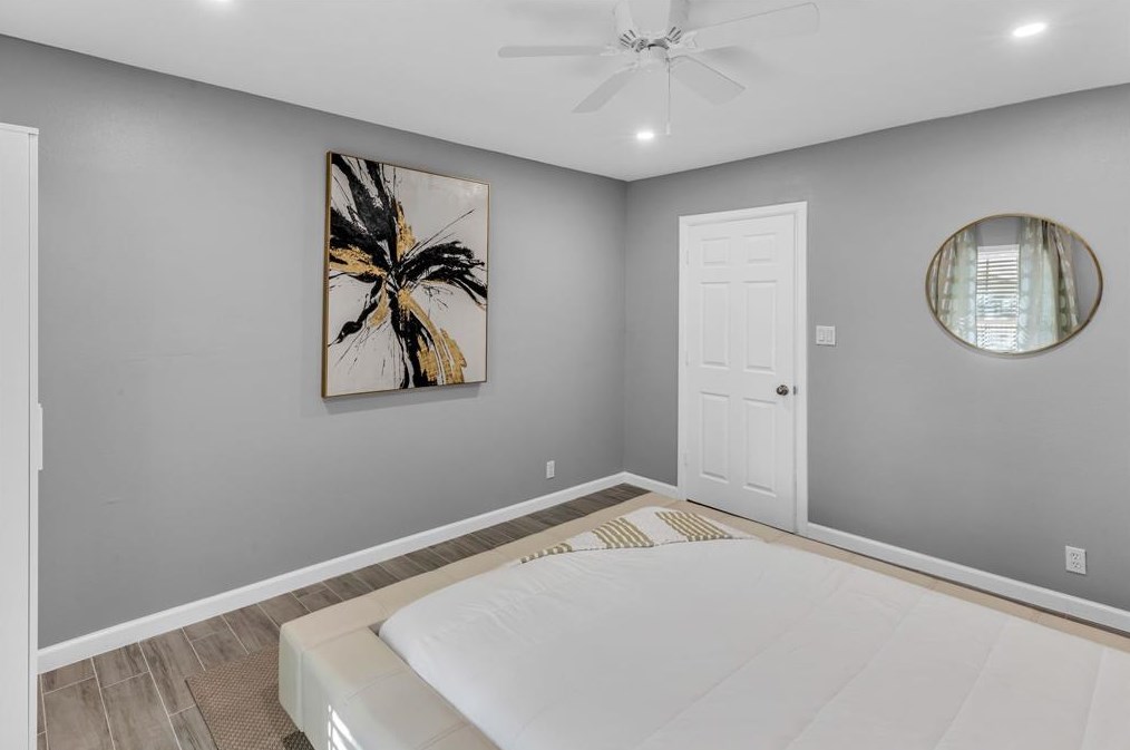 6745 Alpine Dr, Houston TX  77061-2603 exterior