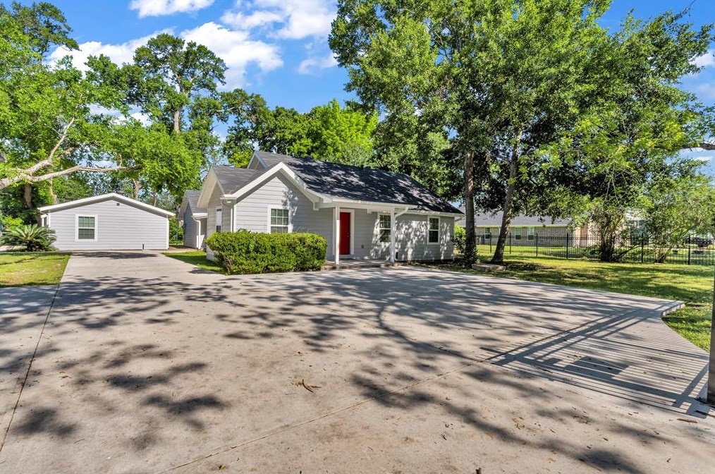 6745 Alpine Dr, Houston TX  77061-2603 exterior