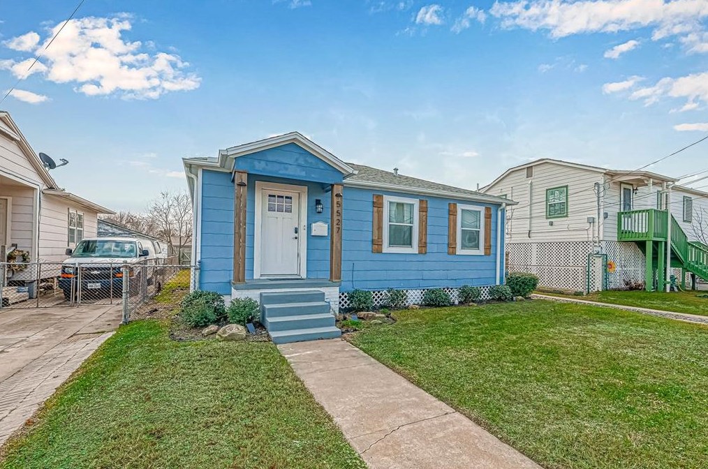 5527 Menard Ave, Galveston, TX 77551